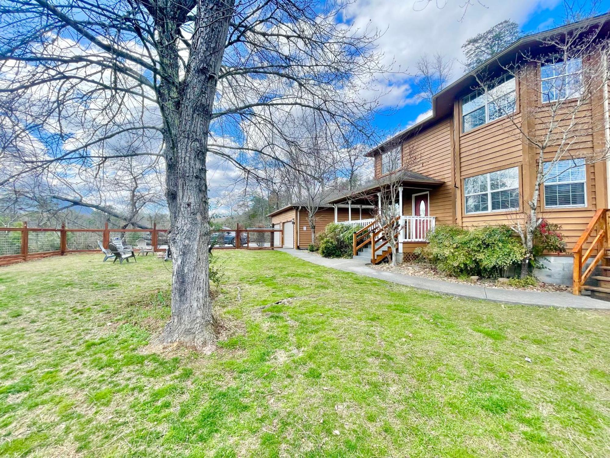 5Bedrooms*4King Beds*Outstanding Location*Hottub* Sevierville Ngoại thất bức ảnh