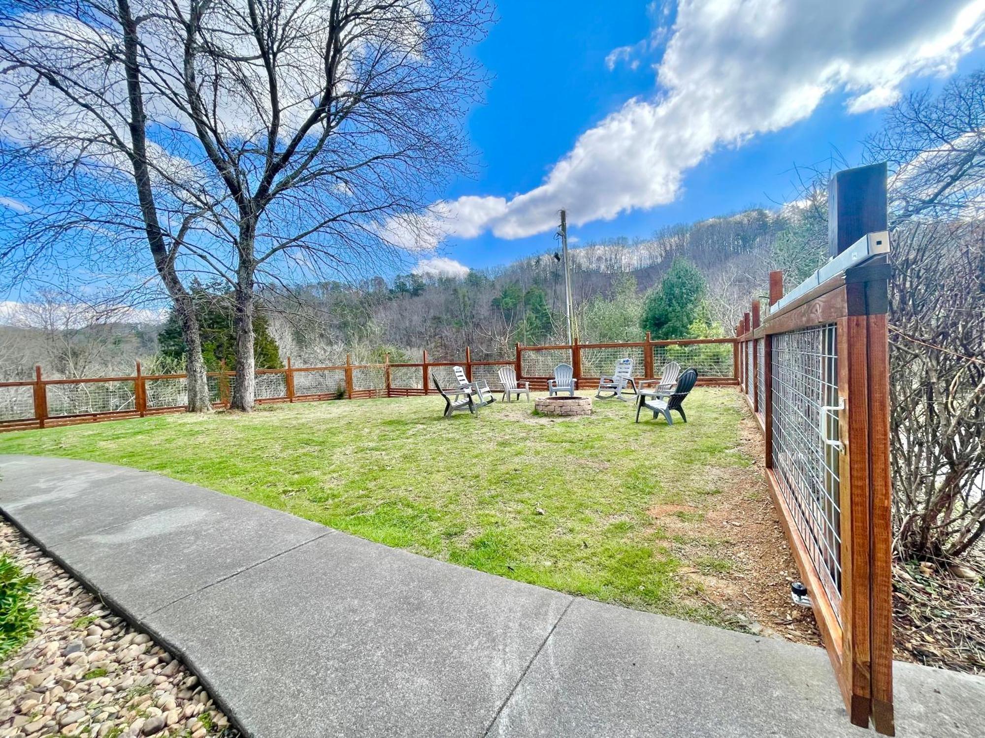 5Bedrooms*4King Beds*Outstanding Location*Hottub* Sevierville Ngoại thất bức ảnh
