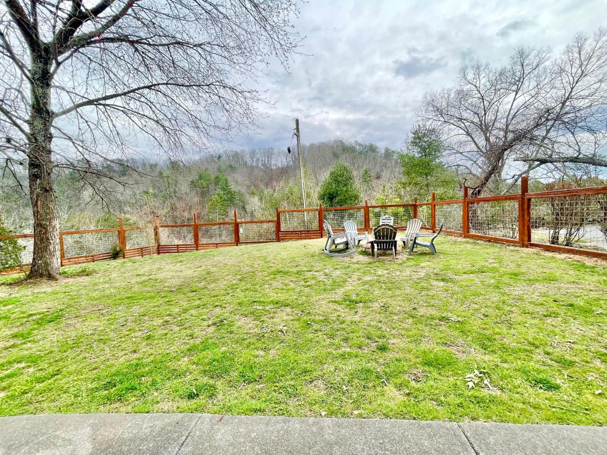 5Bedrooms*4King Beds*Outstanding Location*Hottub* Sevierville Ngoại thất bức ảnh