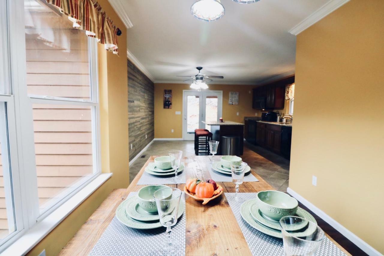5Bedrooms*4King Beds*Outstanding Location*Hottub* Sevierville Ngoại thất bức ảnh