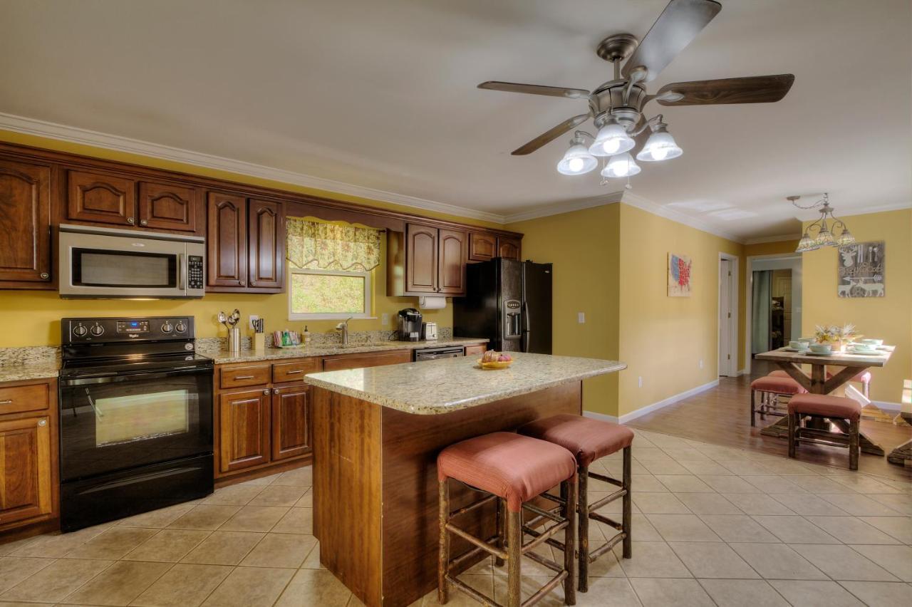 5Bedrooms*4King Beds*Outstanding Location*Hottub* Sevierville Ngoại thất bức ảnh