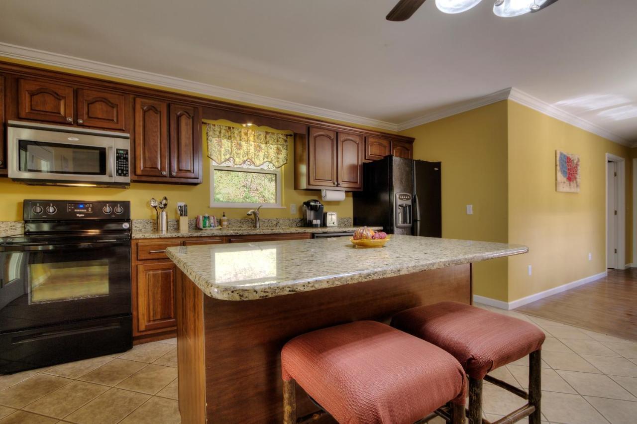 5Bedrooms*4King Beds*Outstanding Location*Hottub* Sevierville Ngoại thất bức ảnh