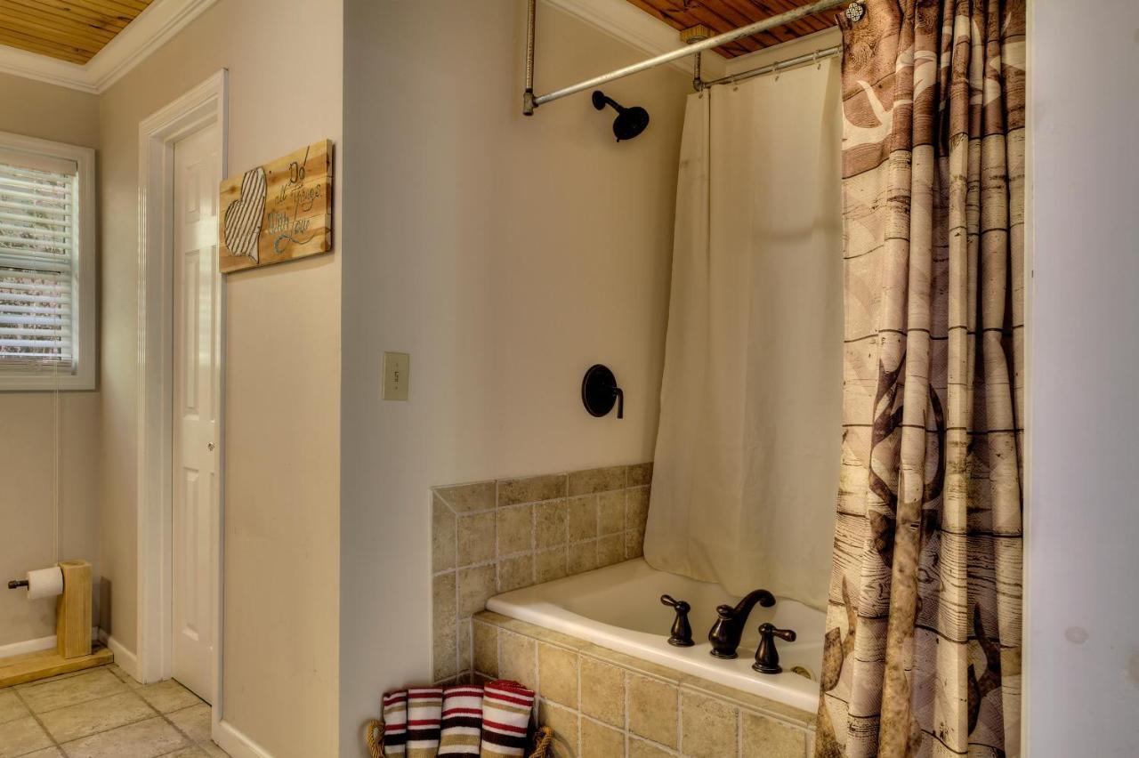 5Bedrooms*4King Beds*Outstanding Location*Hottub* Sevierville Ngoại thất bức ảnh