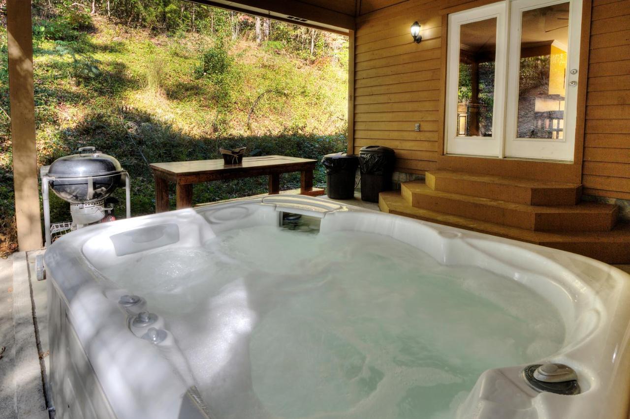 5Bedrooms*4King Beds*Outstanding Location*Hottub* Sevierville Ngoại thất bức ảnh