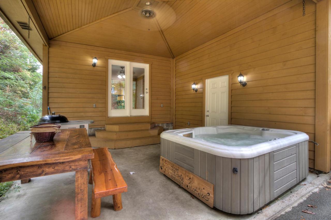 5Bedrooms*4King Beds*Outstanding Location*Hottub* Sevierville Ngoại thất bức ảnh