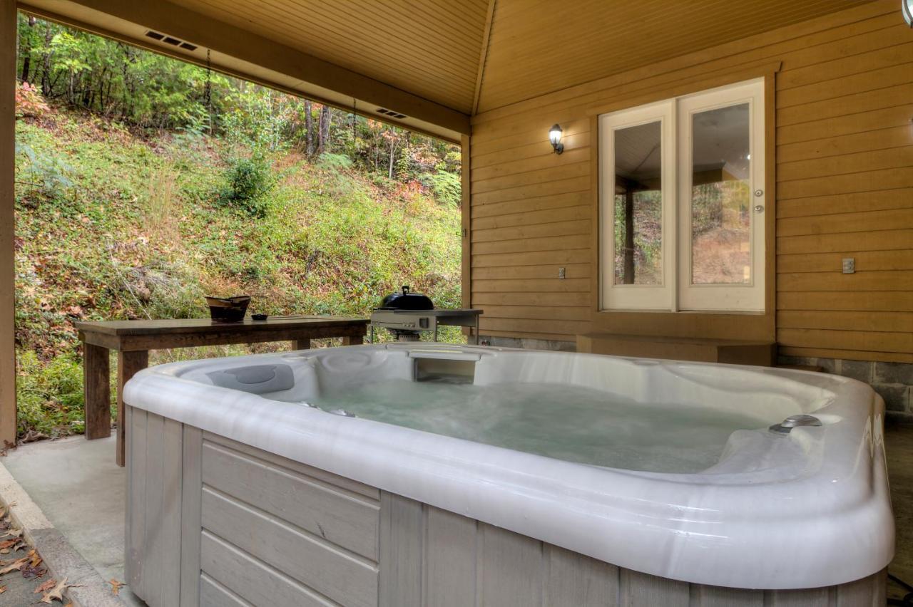 5Bedrooms*4King Beds*Outstanding Location*Hottub* Sevierville Ngoại thất bức ảnh